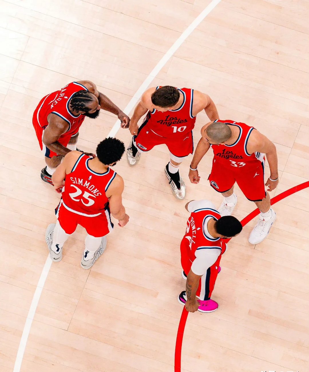 FLY碾压曼联，哈登打出惊人五杀焦点之战小组赛，技惊四座的简单介绍