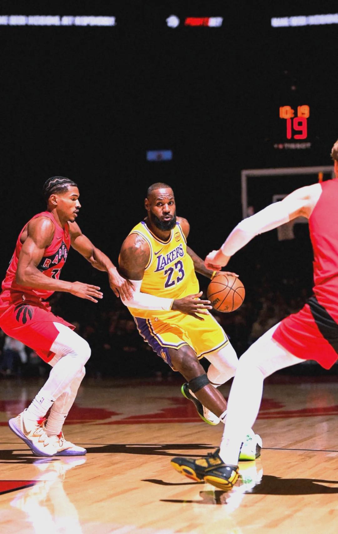 勇士险胜湖人，麦科勒姆高光表现