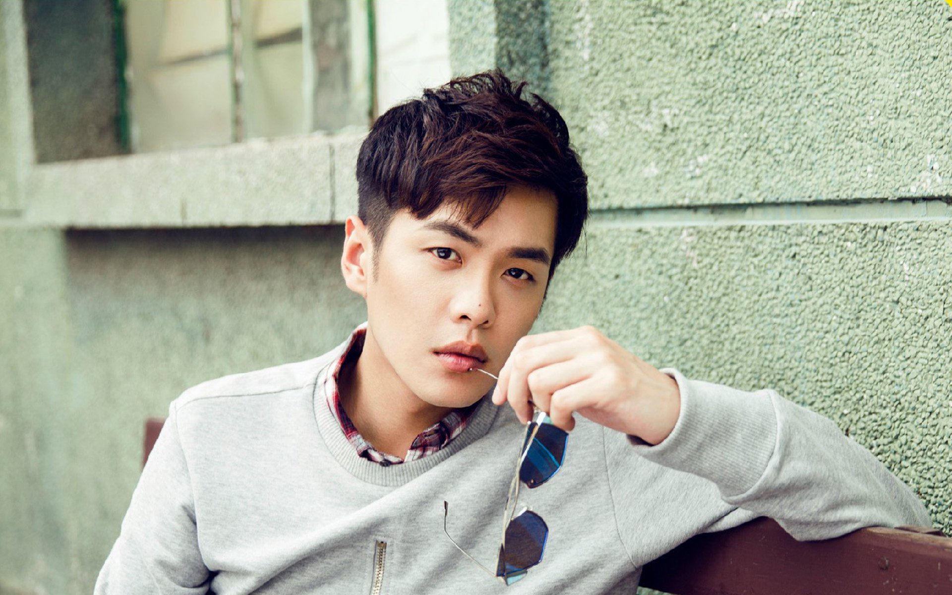 大幕的两端，当浙江队输给开拓者，约基奇在丹佛刷新永恒