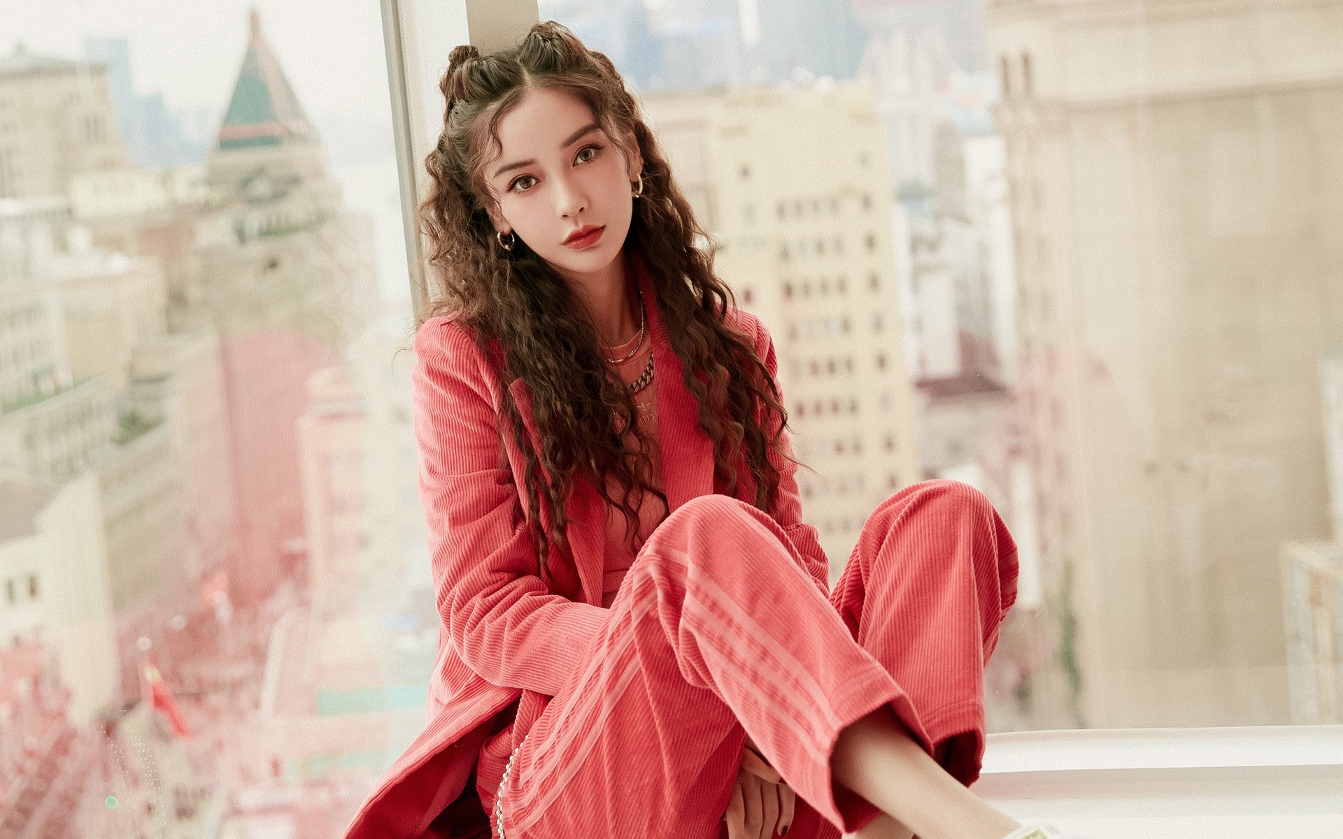 双城记,利拉德三分里程碑闪耀北美,魔术关键战突围映照山西困局