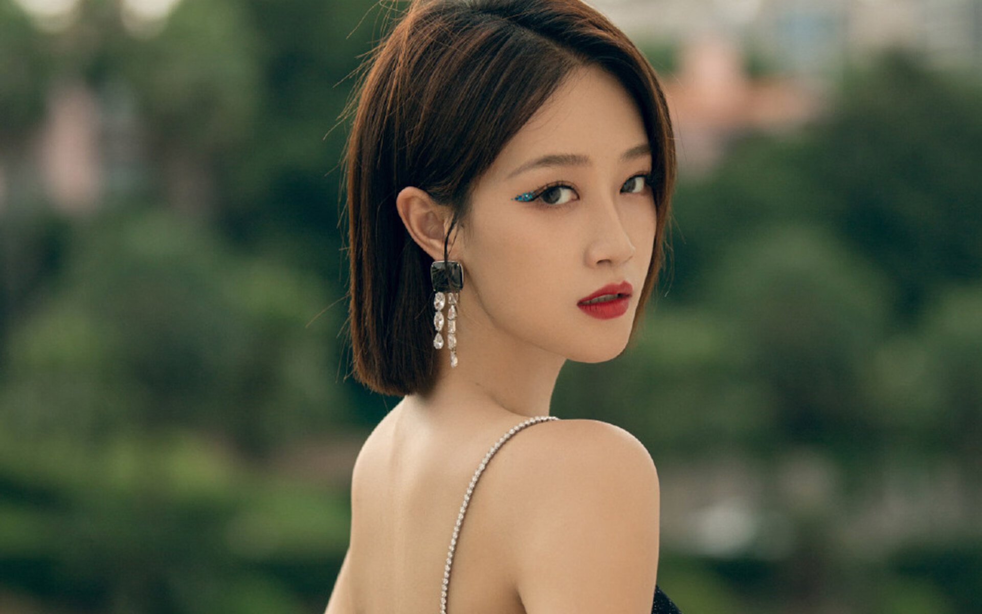 锁死日本的防守艺术,国际米兰体系如何铸就关键先生德里赫特?