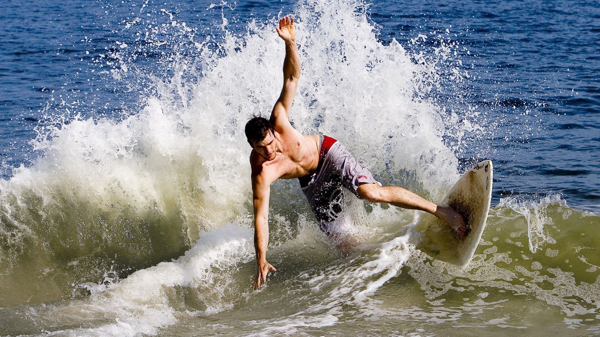 开云体育中国-雪中烈焰，当山西队终结黄蜂，乔治如何用滚烫双手点燃奇迹之夜？
